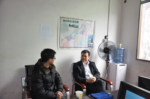 张辅军在绿水法庭了解法庭干警工作、生活、要求等情况