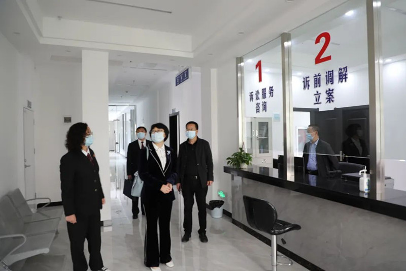 11.02恩施州中院党组成员、副院长佘华实地调研来凤县诉前矛盾纠纷调解中心_副本.jpg